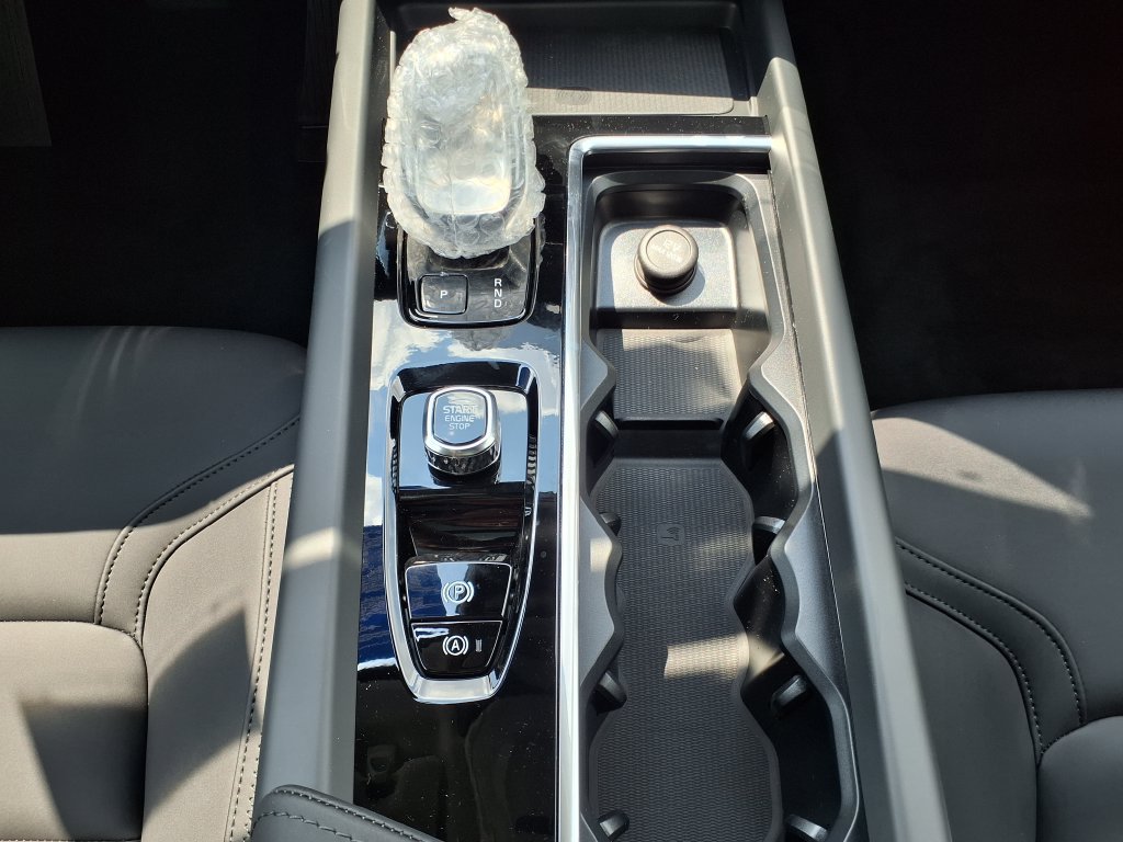 New 2026 Volvo XC60 B5 Plus w/ Protection Package Premier AWD/4WD image 26