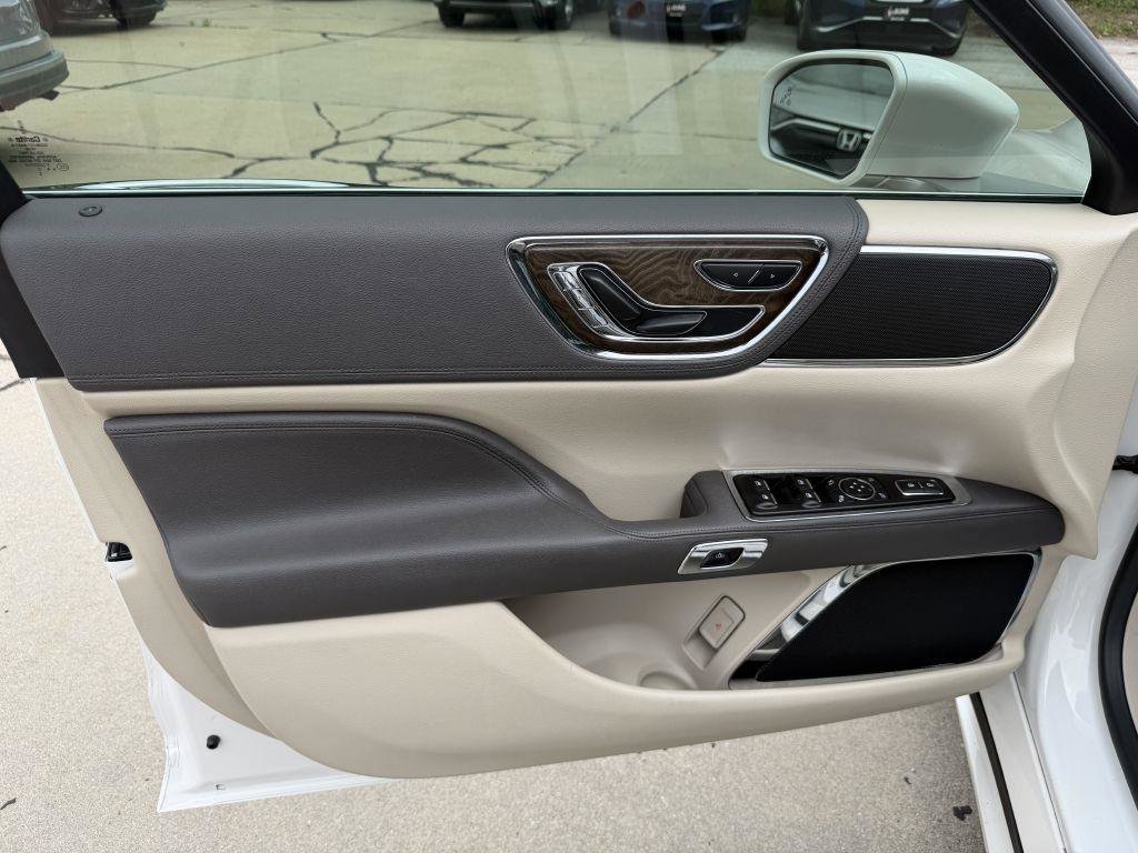 Used 2017 Lincoln Continental Select FWD image 9