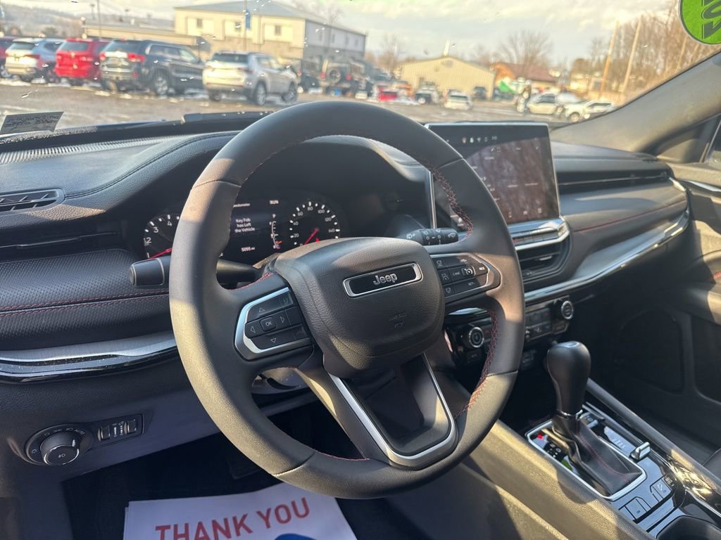 Used 2025 Jeep Compass Trailhawk image 16