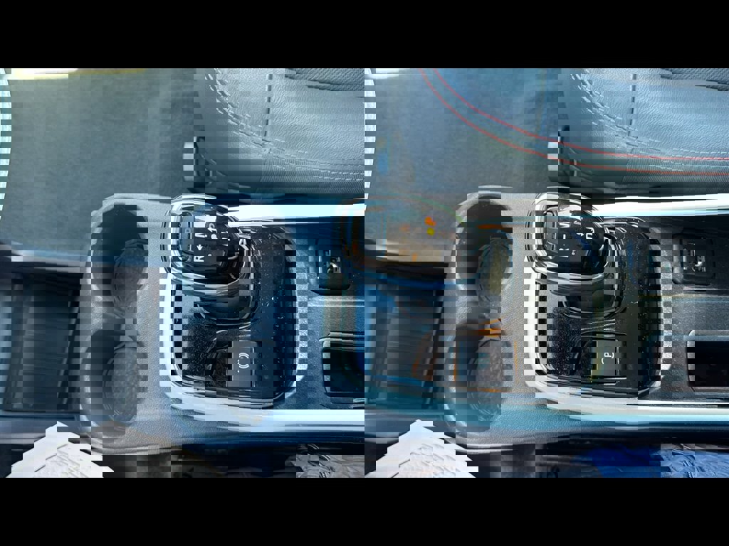 Used 2021 Chevrolet Bolt Premier w/ Infotainment Package image 22