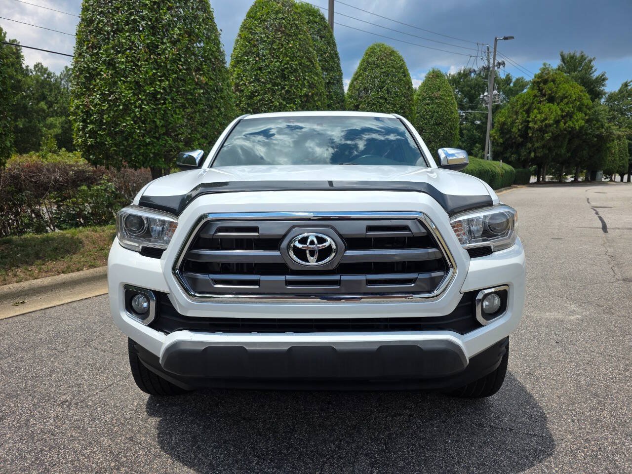 Used 2016 Toyota Tacoma Limited w/ Towing Package AWD/4WD image 9