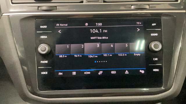 Used 2024 Volkswagen Tiguan SE w/ Panoramic Sunroof Package AWD/4WD image 13