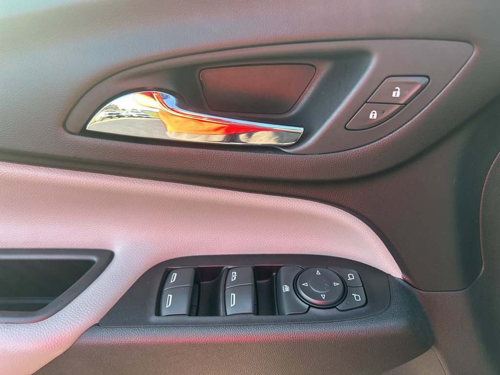 Used 2022 Chevrolet Equinox LS image 16