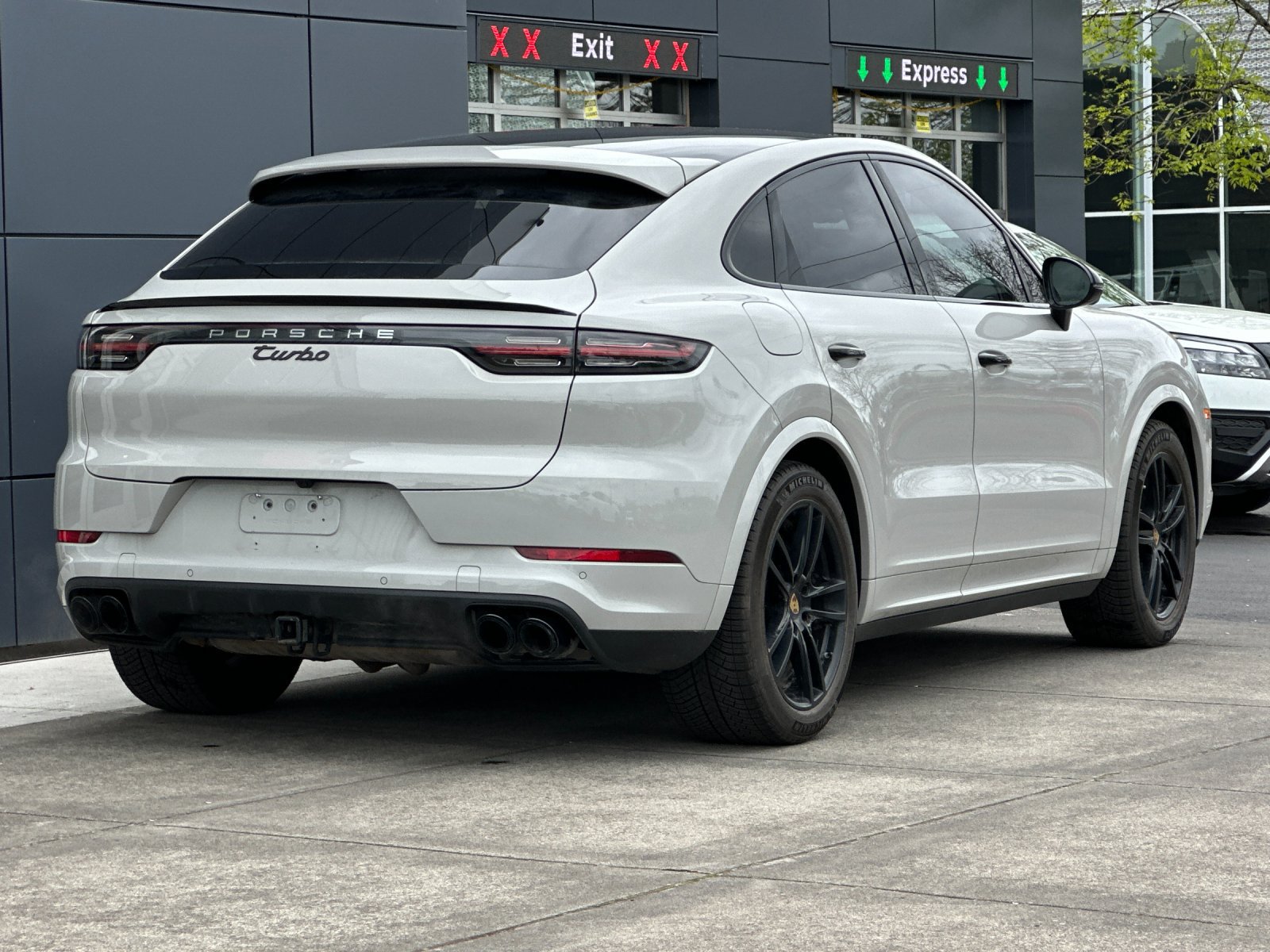 Used 2020 Porsche Cayenne Turbo AWD/4WD image 4