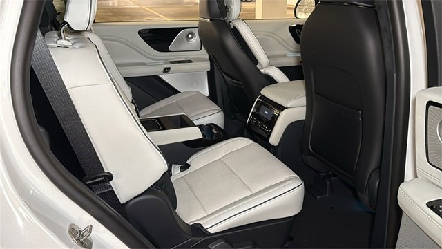 New 2026 Lincoln Aviator Black Label w/ Black Label Special Edition image 12