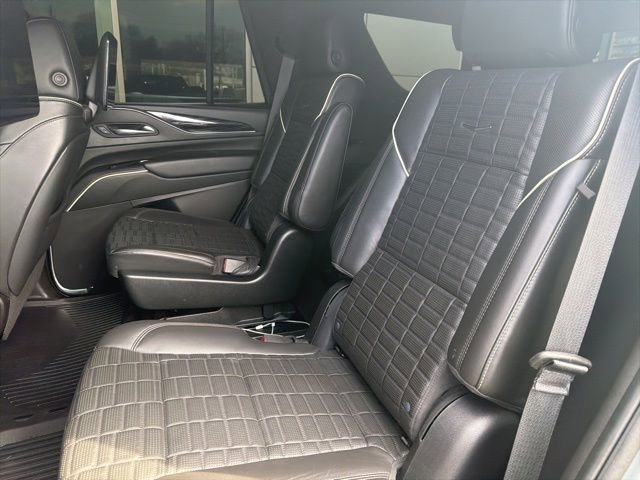 Used 2023 Cadillac Escalade V w/ LPO, ONYX Package image 10
