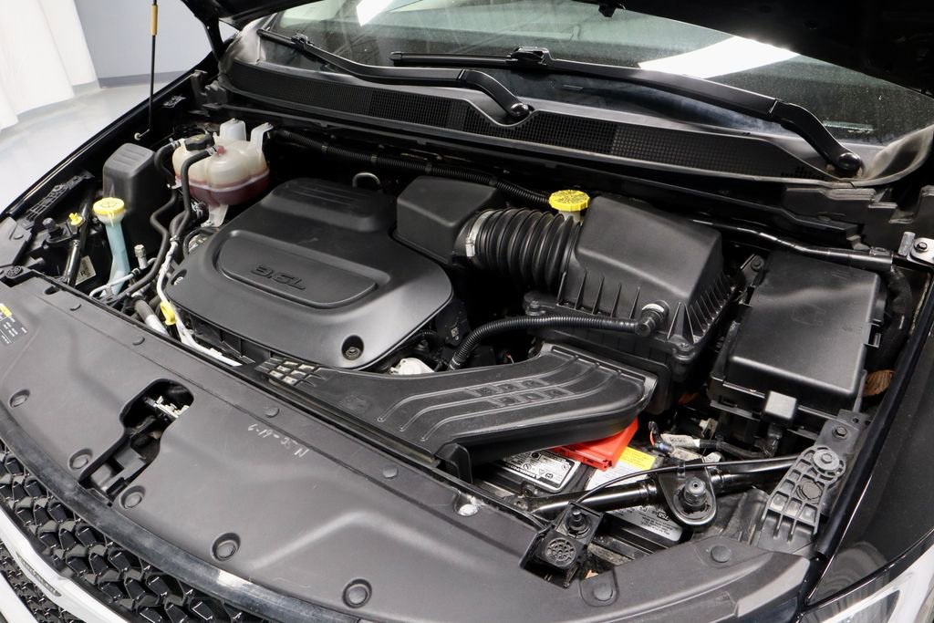 Used 2024 Chrysler Pacifica Touring-L FWD image 16