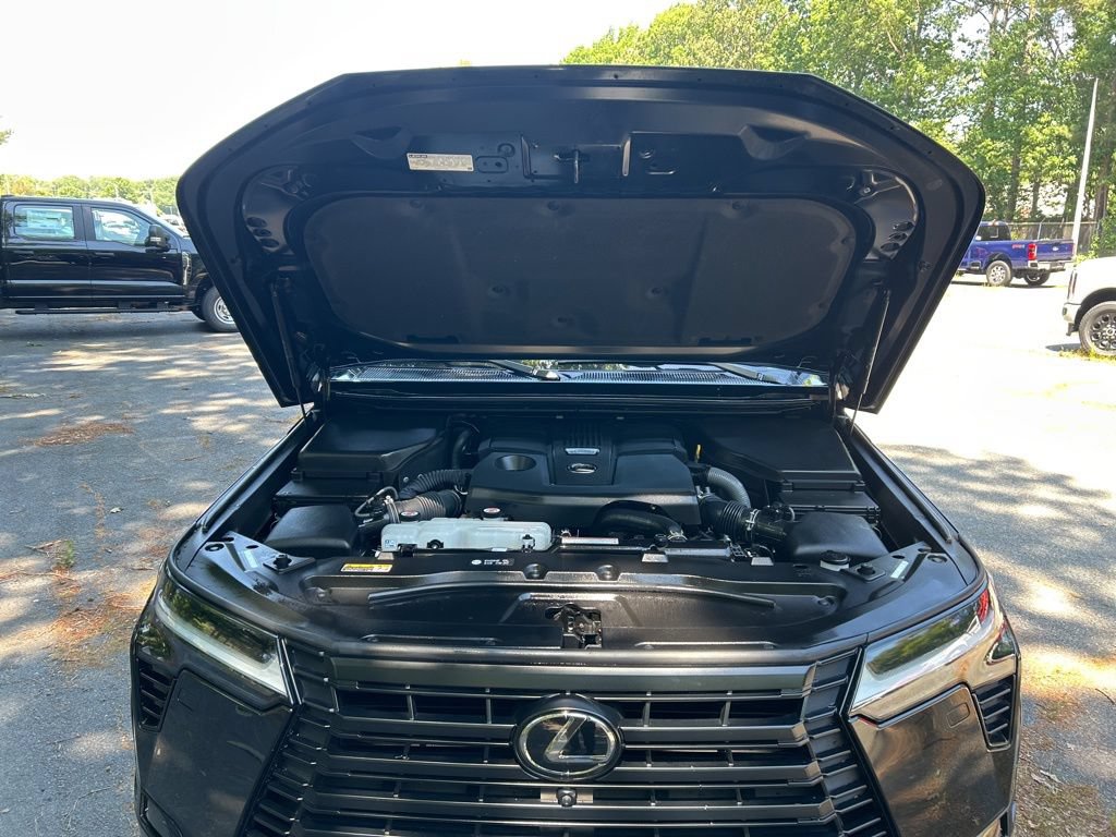 Used 2025 Lexus GX 550 w/ Cold Area Package AWD/4WD image 14