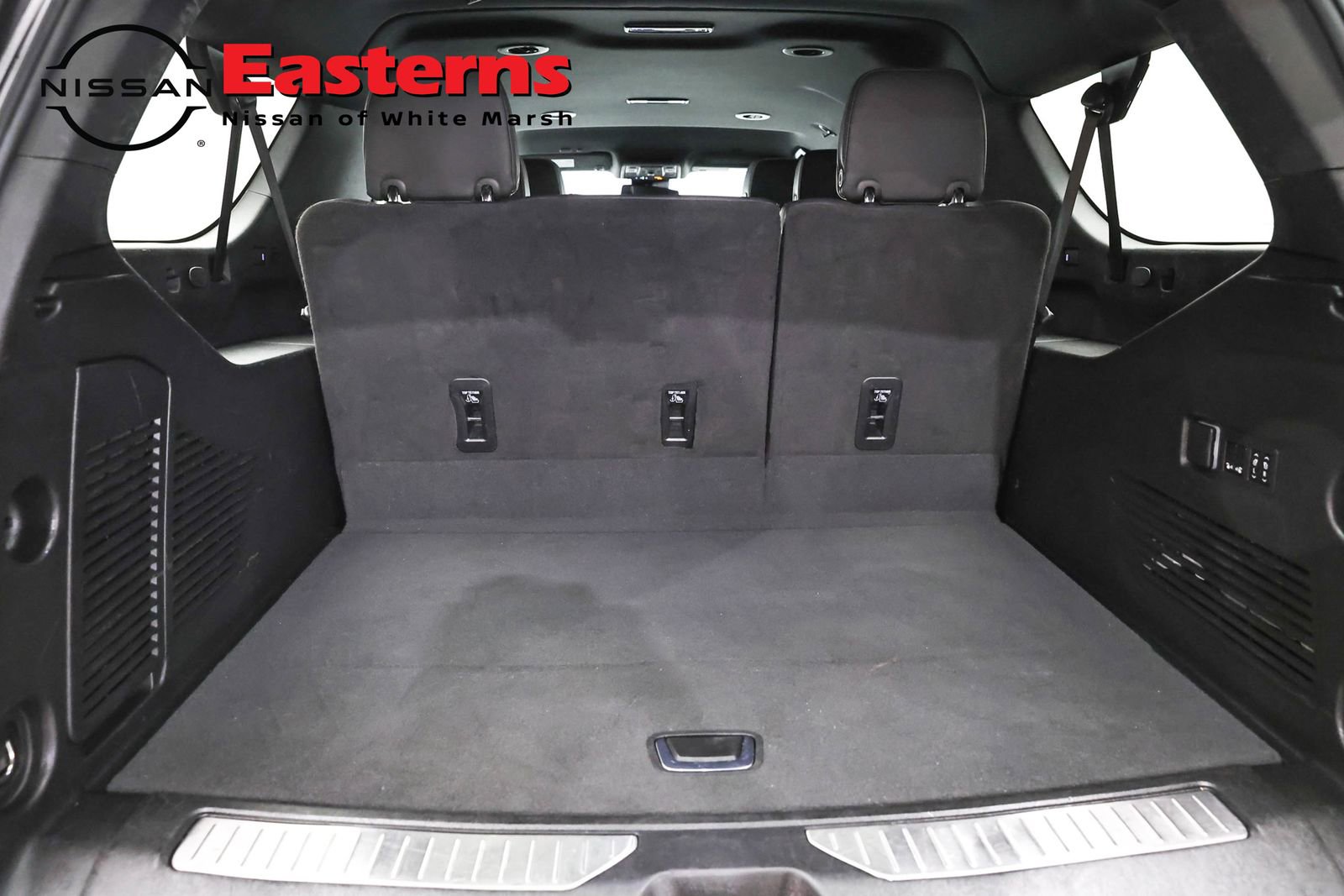 Used 2023 Chevrolet Suburban Premier RWD image 9