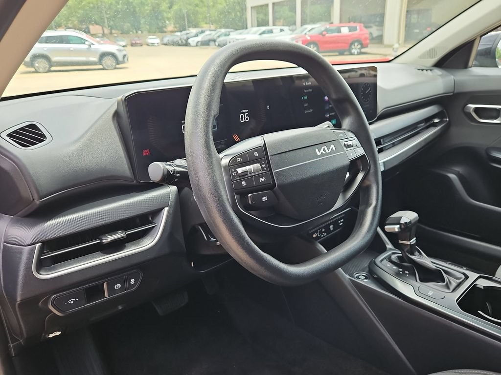 Used 2025 Kia K4 FWD image 15