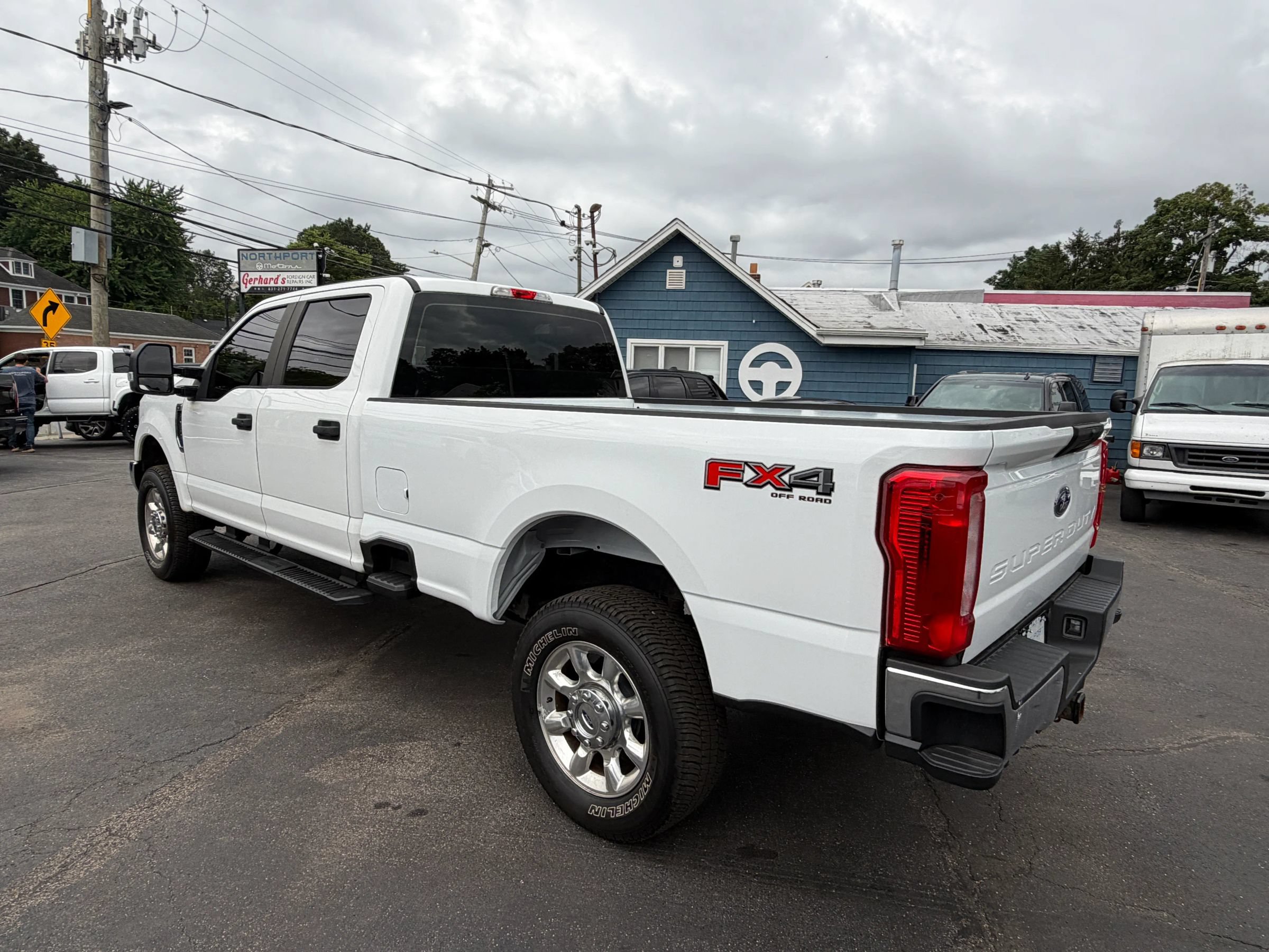 Used 2017 Ford F250 XL w/ Power Equipment Group AWD/4WD image 4
