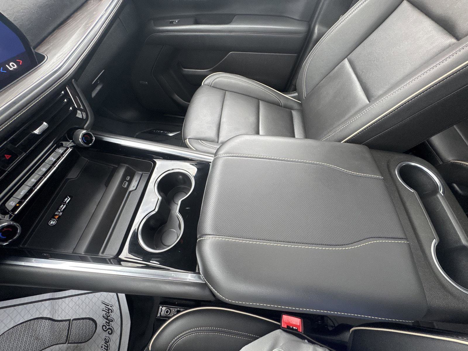 Used 2025 Chevrolet Tahoe Premier AWD/4WD image 29