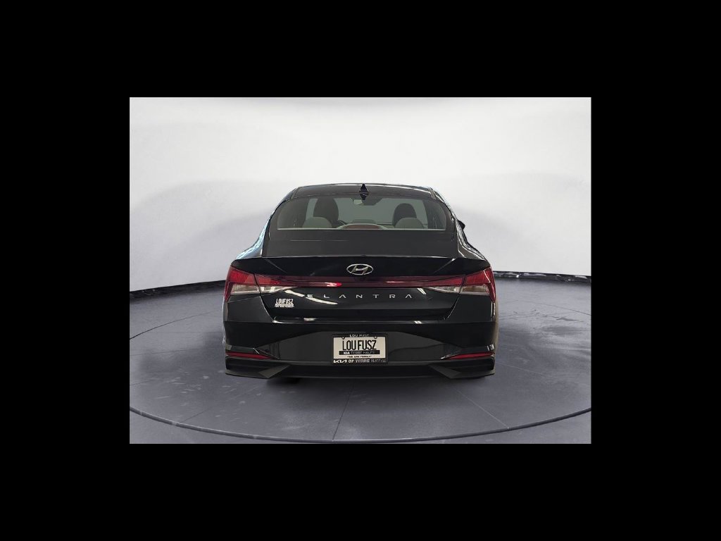 Used 2022 Hyundai Elantra SEL w/ Convenience Package FWD image 5