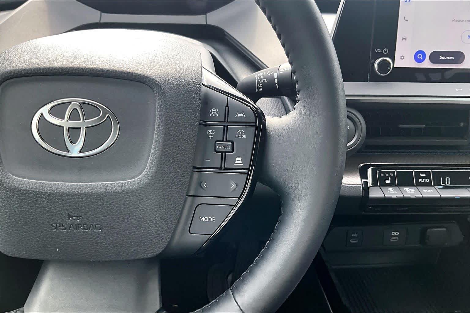 Used 2025 Toyota Prius XLE FWD image 24