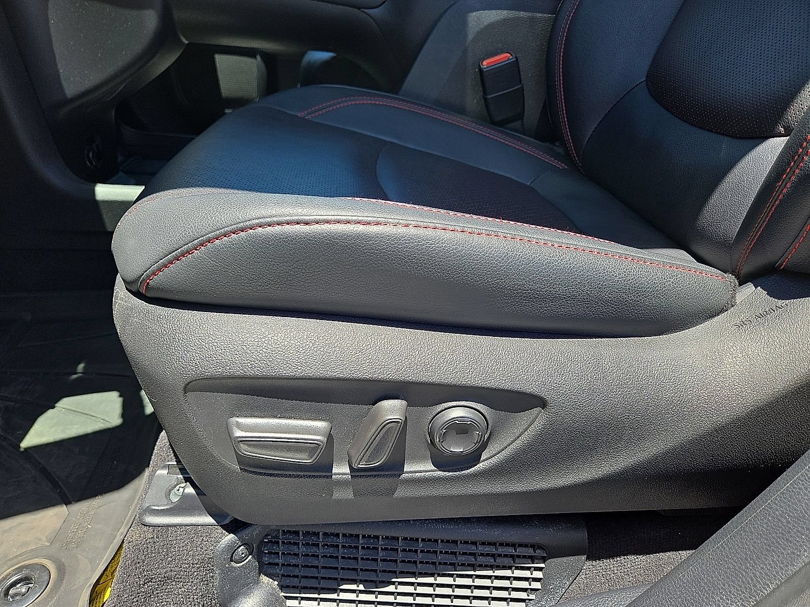 Used 2025 Toyota Sienna XSE w/ XSE Premium Package AWD/4WD image 25