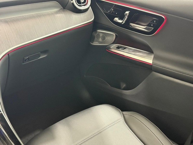 New 2025 Mercedes-Benz GLC 300 4MATIC image 9