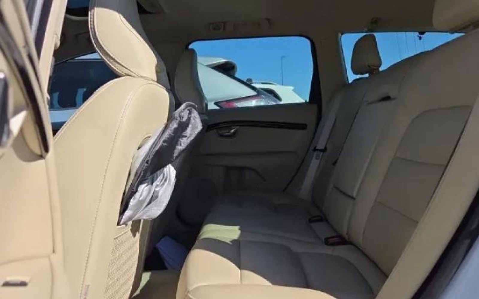 Used 2016 Volvo XC70 T5 Platinum w/ Protection Package image 4