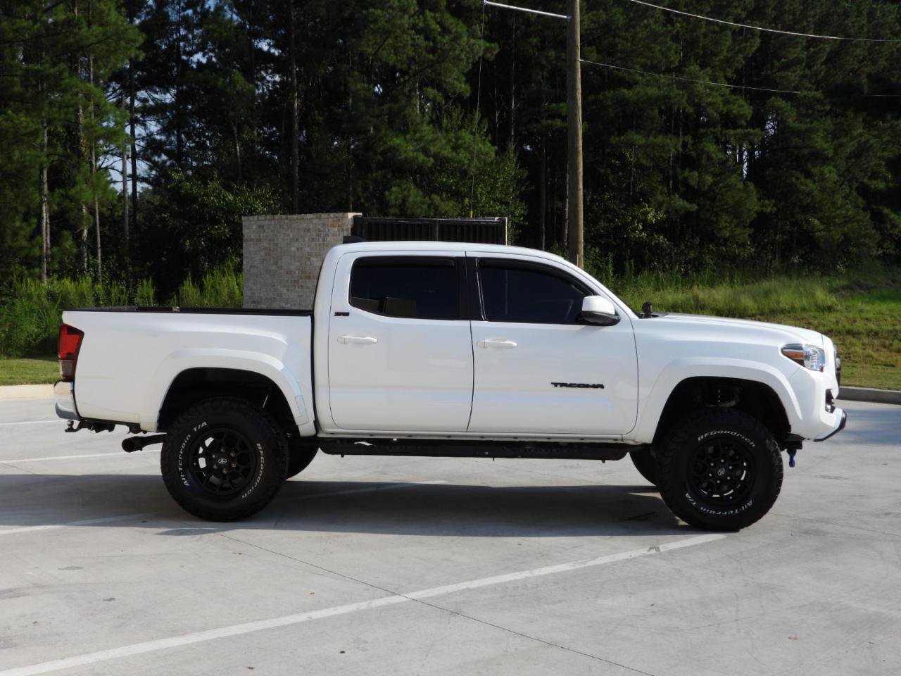 Used 2021 Toyota Tacoma SR5 RWD image 41