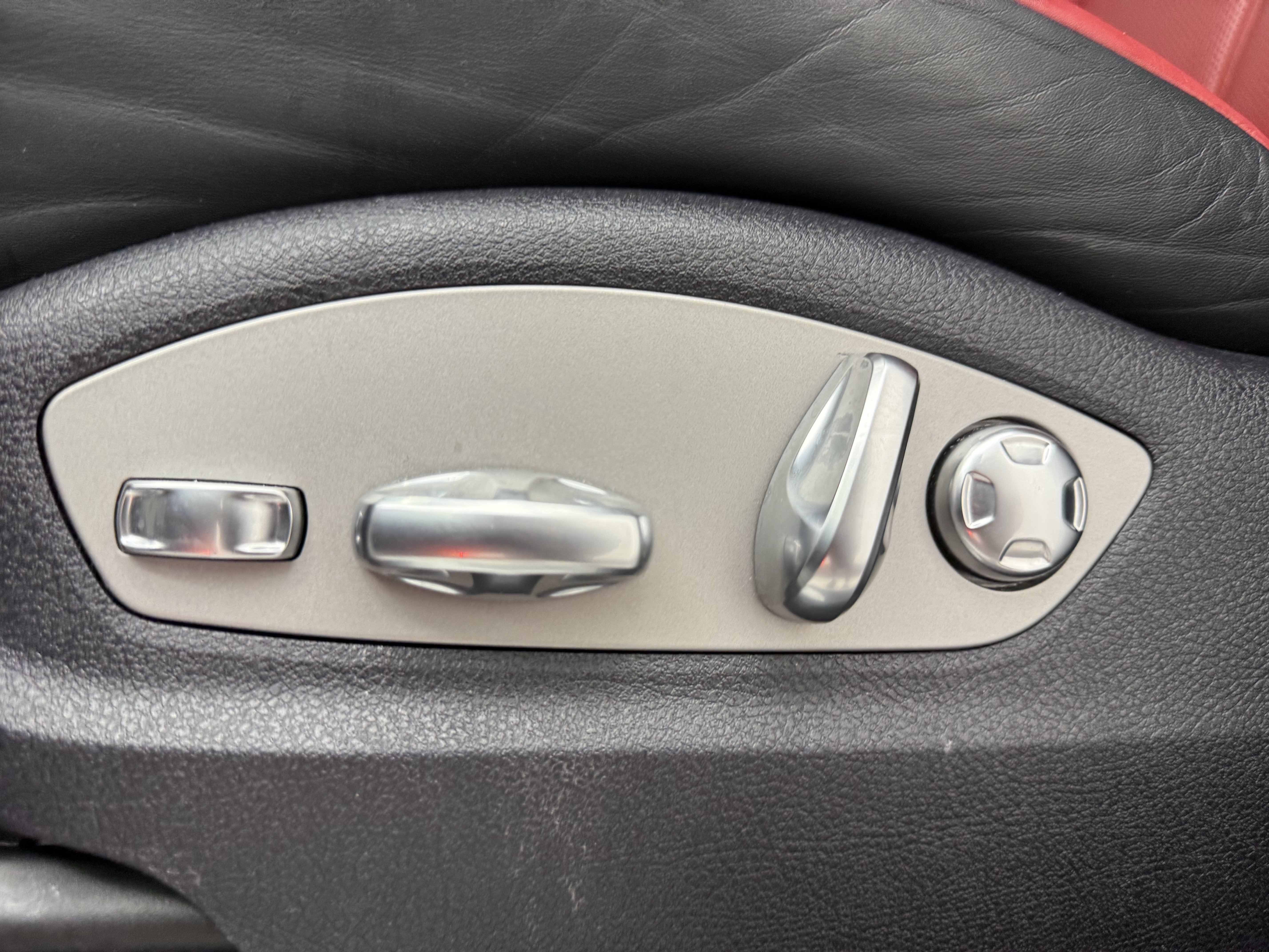 Used 2020 Porsche Macan S AWD/4WD image 27