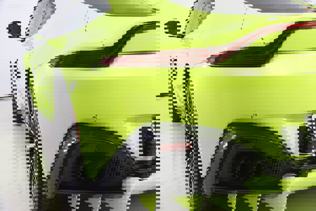 Used 2019 Aston Martin V8 Vantage Coupe RWD image 32