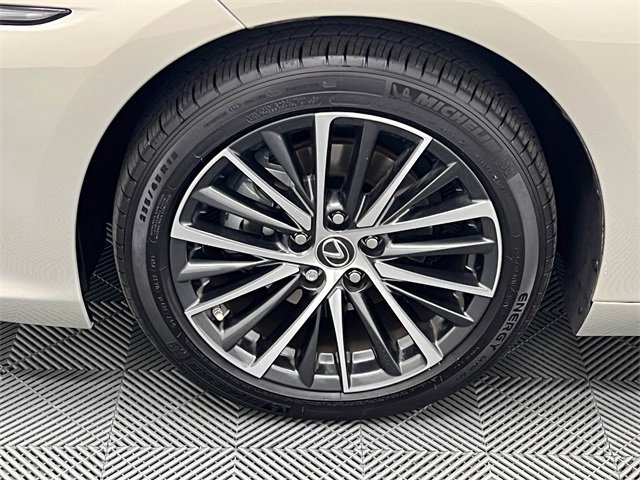 Certified 2024 Lexus ES 350 w/ Premium Package image 23