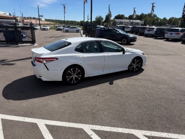 Used 2020 Toyota Camry SE w/ Sunroof Package FWD image 16