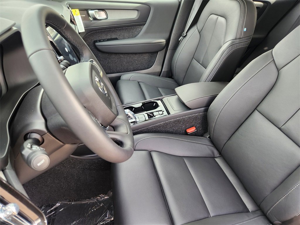New 2025 Volvo XC40 B5 Ultra w/ Climate Package image 6