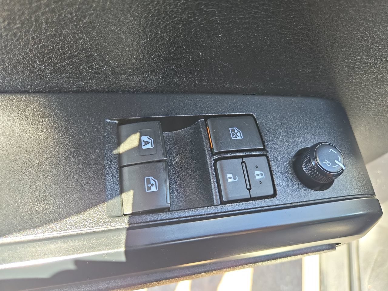Used 2022 Toyota Tacoma SR w/ SX Package AWD/4WD image 27