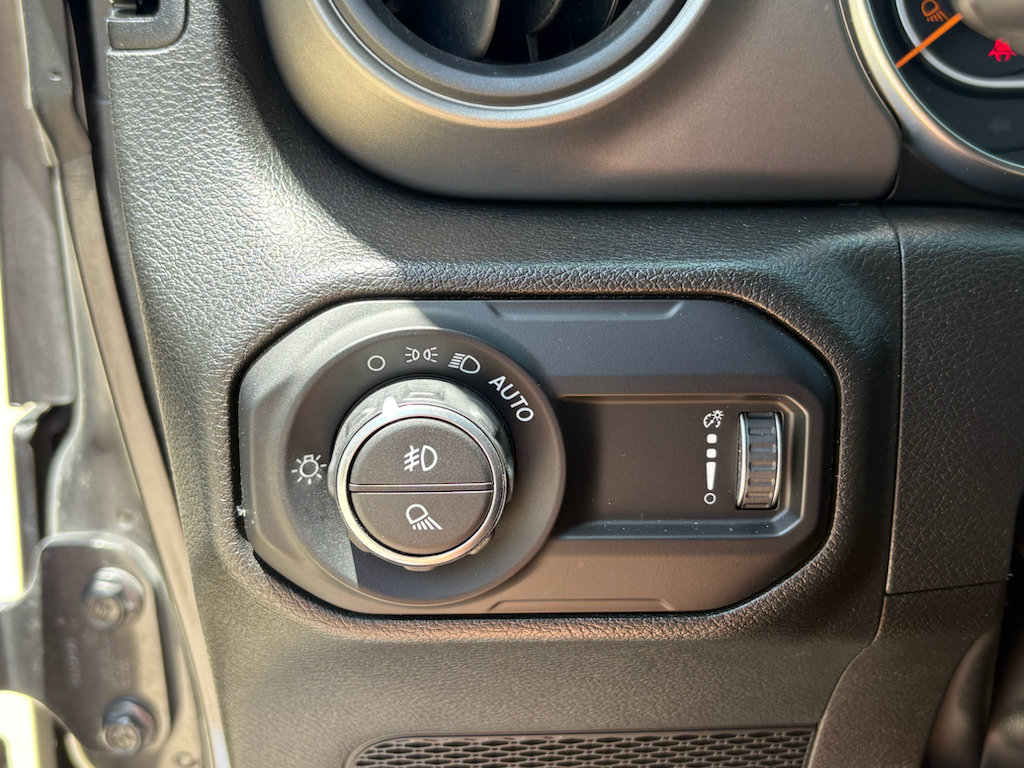 Used 2023 Jeep Gladiator Sport AWD/4WD image 12