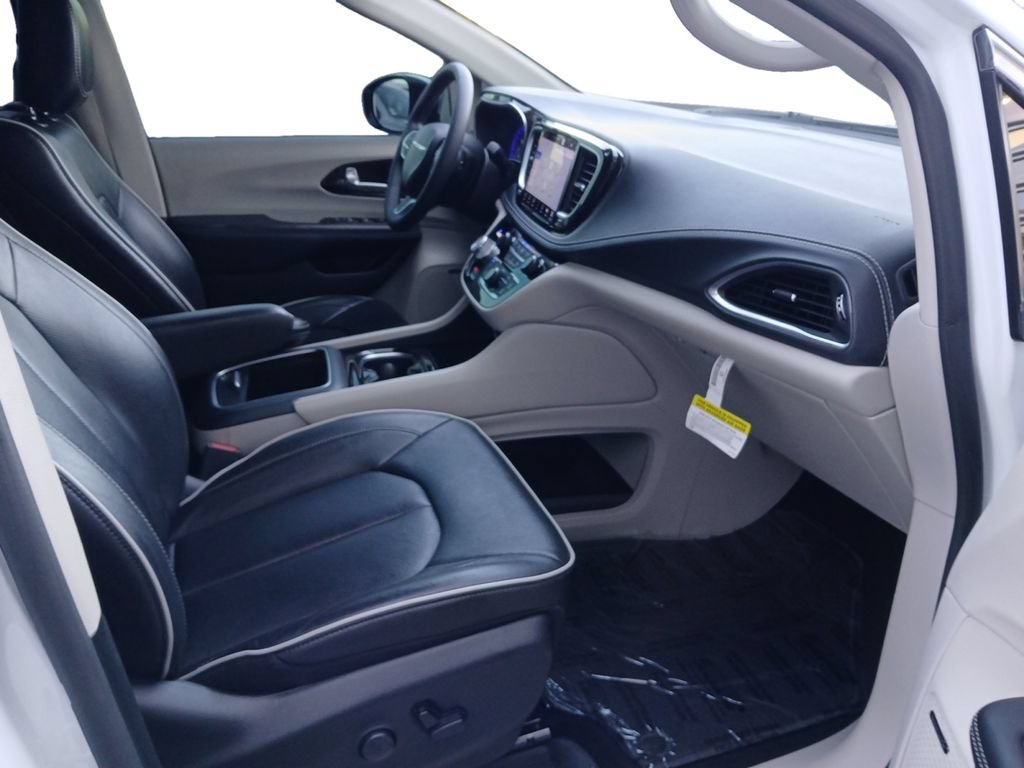 Used 2023 Chrysler Pacifica Limited w/ Uconnect Theater Family Group AWD/4WD image 24