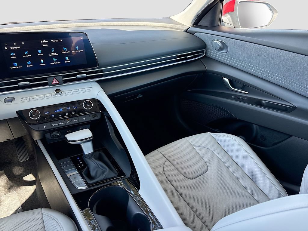 New 2025 Hyundai Elantra Limited image 25
