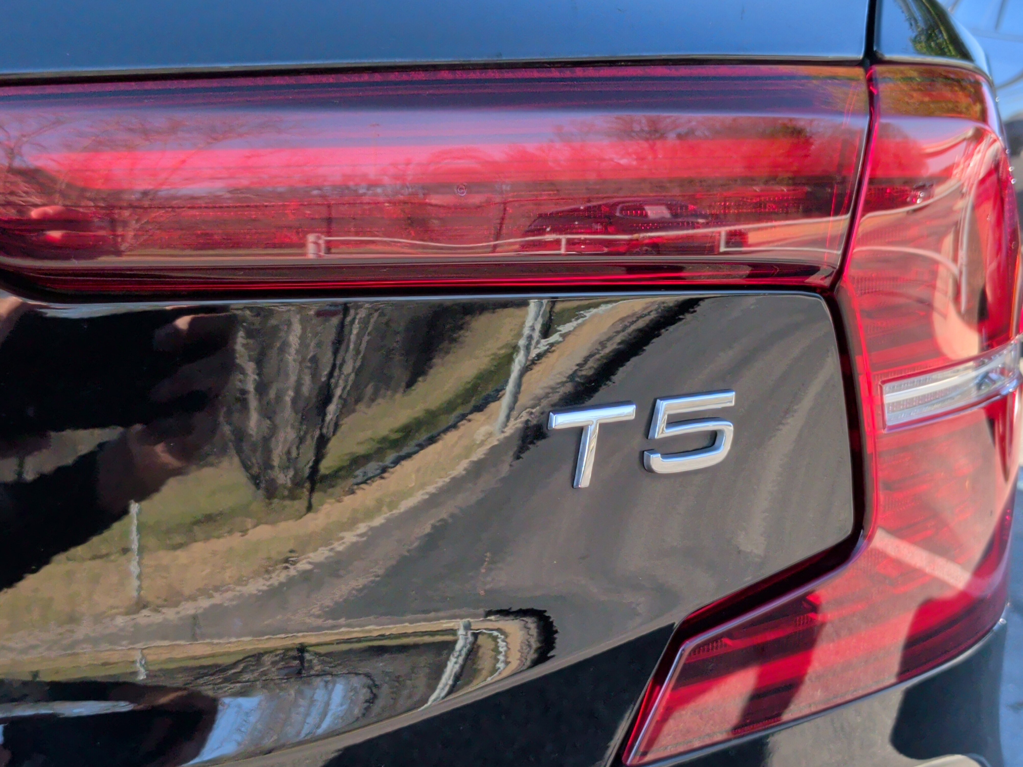 Used 2019 Volvo S60 T5 Momentum image 9