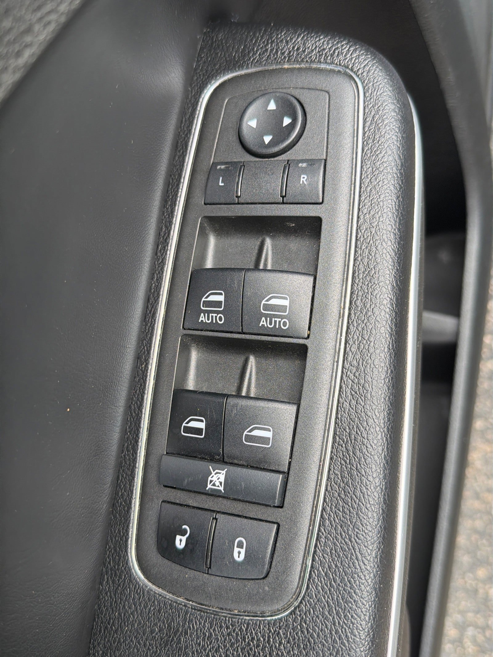 Used 2022 Dodge Charger SXT w/ Leather Interior Group RWD image 17