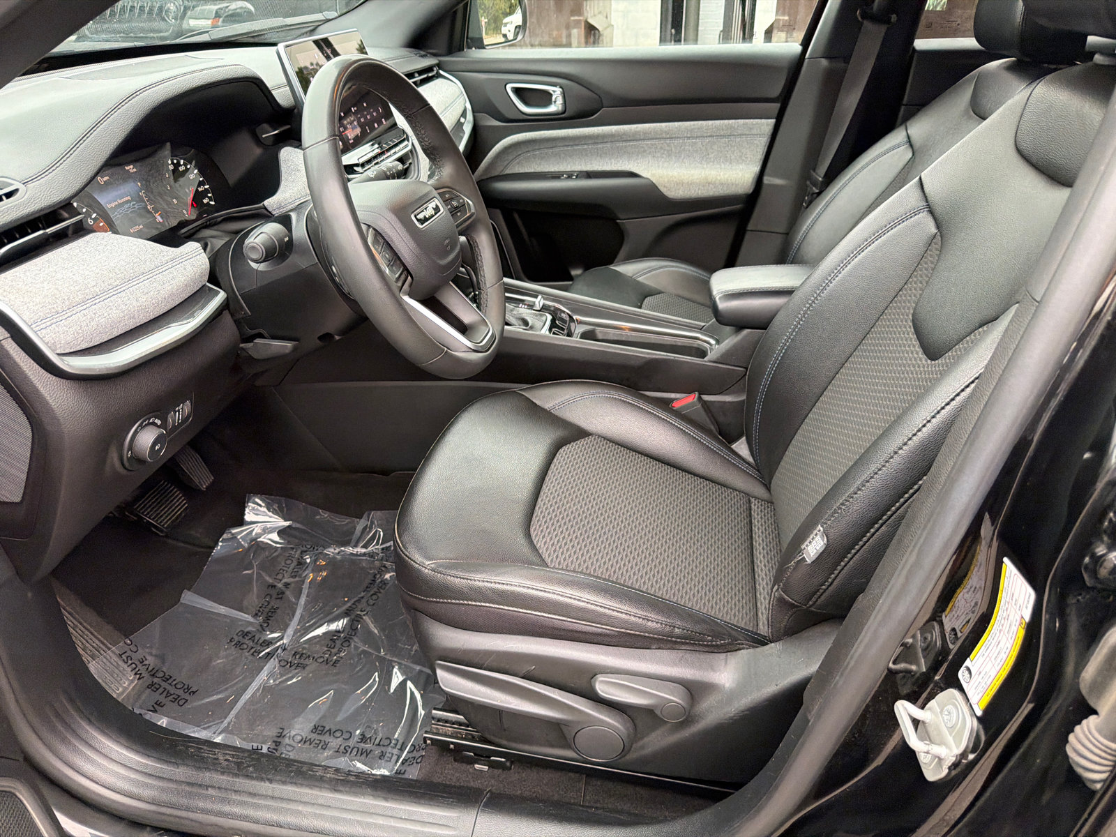 Used 2024 Jeep Compass Latitude AWD/4WD image 11