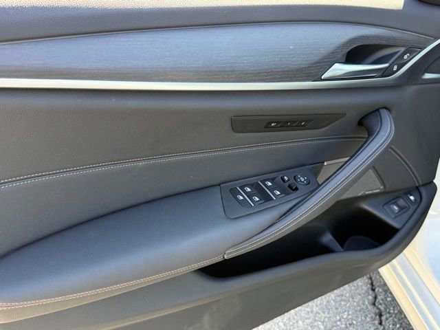 Certified 2023 BMW 530e w/ Premium Package image 18