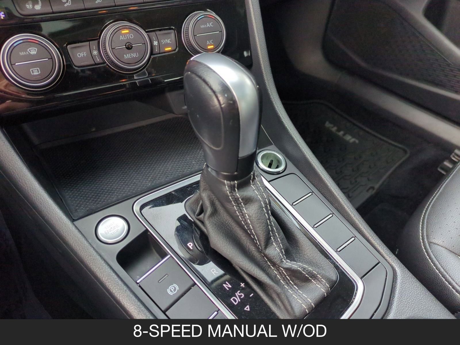 Used 2021 Volkswagen Jetta SE w/ SE Cold Weather Package image 16