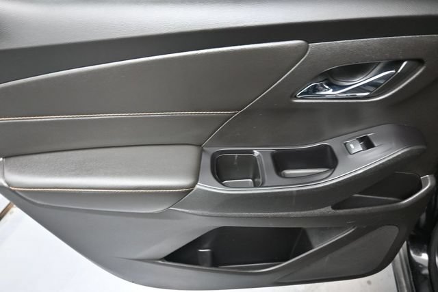 Used 2020 Chevrolet Traverse LT FWD image 19