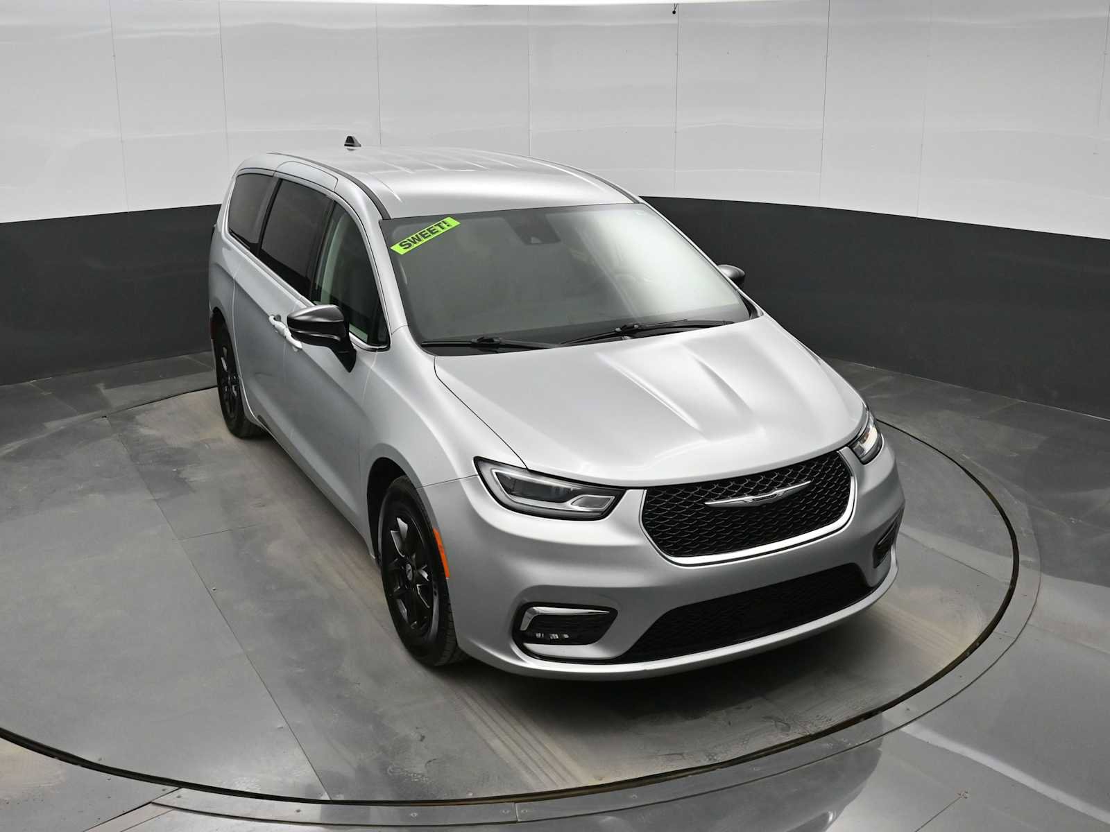 Used 2024 Chrysler Pacifica Touring-L image 23