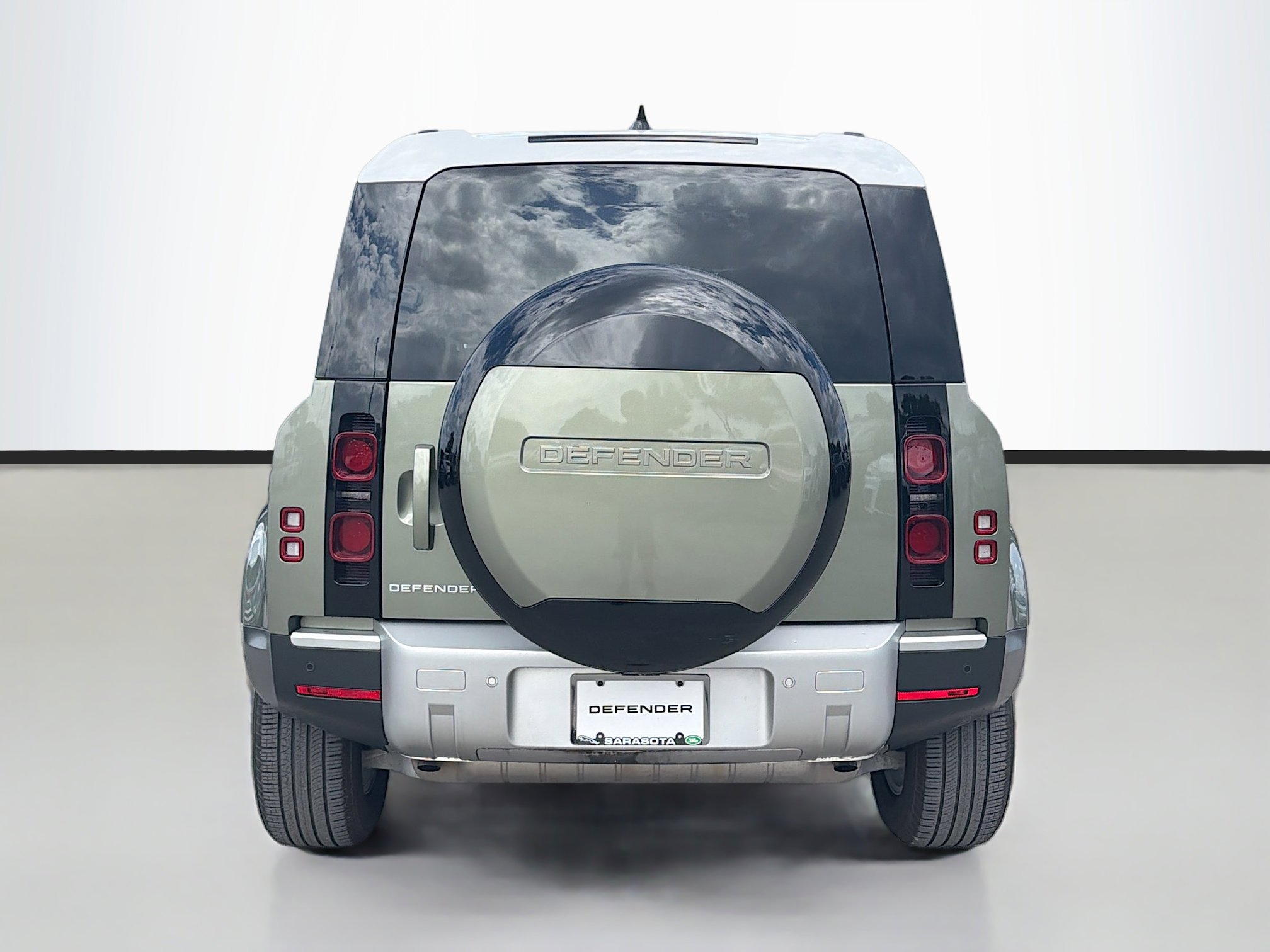 Used 2025 Land Rover Defender 110 S image 4