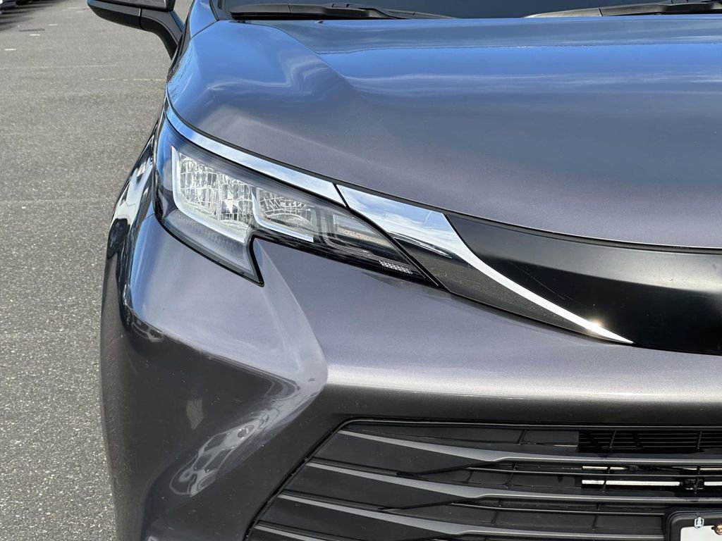 Used 2023 Toyota Sienna XLE image 9