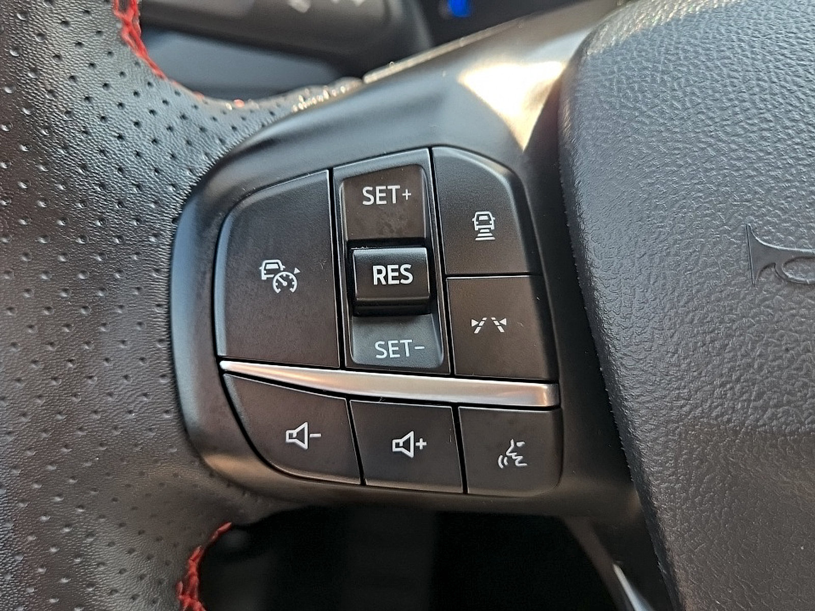 Certified 2025 Ford Escape ST-Line w/ Tech Pack #1 AWD/4WD image 13