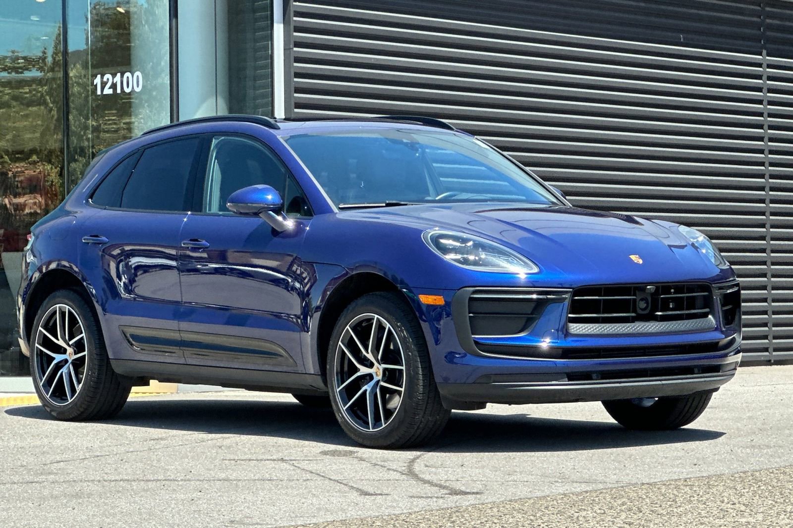 Used 2024 Porsche Macan AWD/4WD image 10
