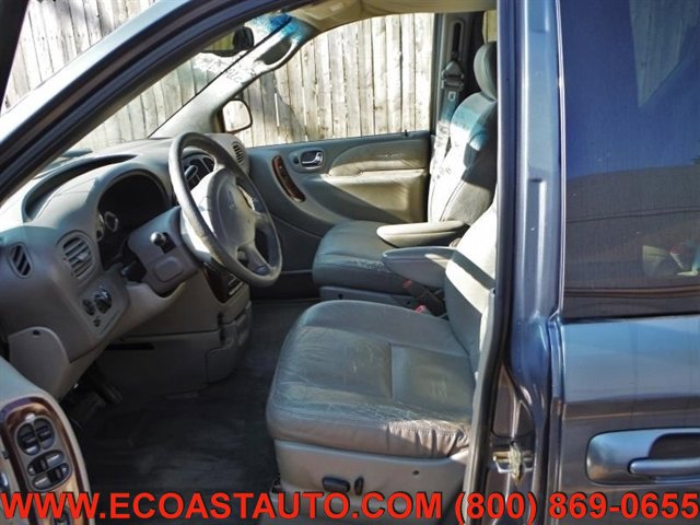 Used 2002 Chrysler Town & Country Limited image 7