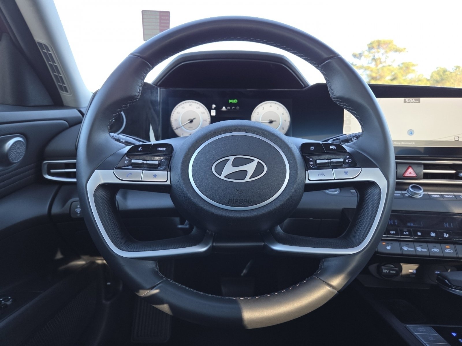 Used 2025 Hyundai Elantra SEL image 29