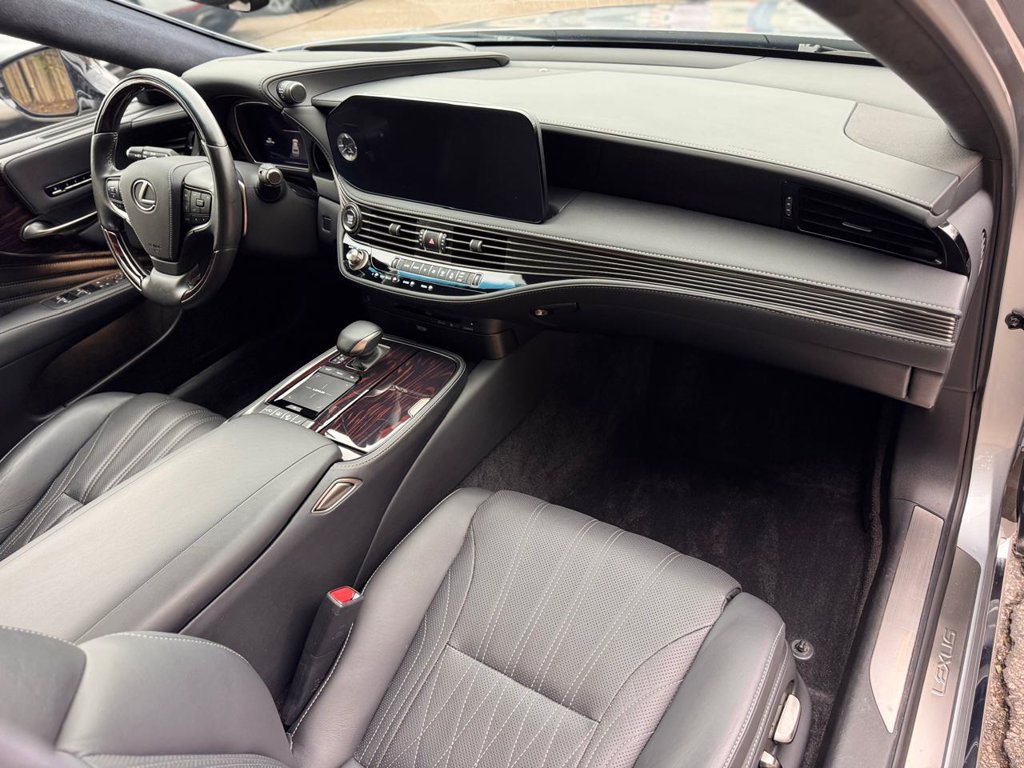 Used 2022 Lexus LS 500 AWD w/ Luxury Package image 29
