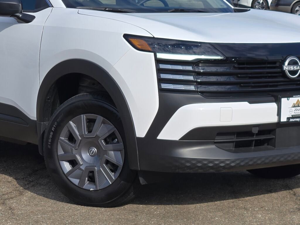 Used 2025 Nissan Kicks S image 3