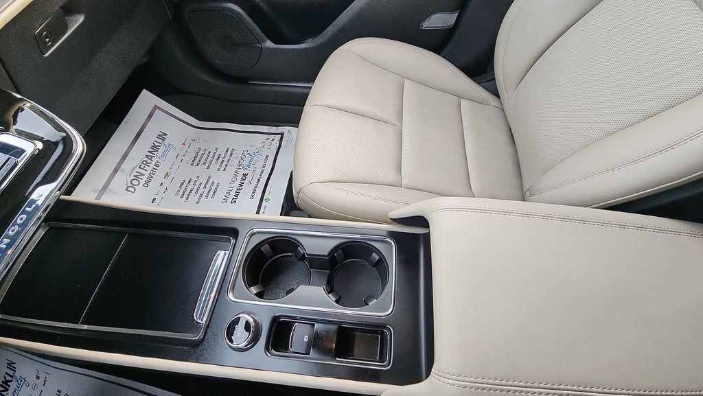 Used 2025 Lincoln Corsair FWD w/ Equipment Group 101A image 25