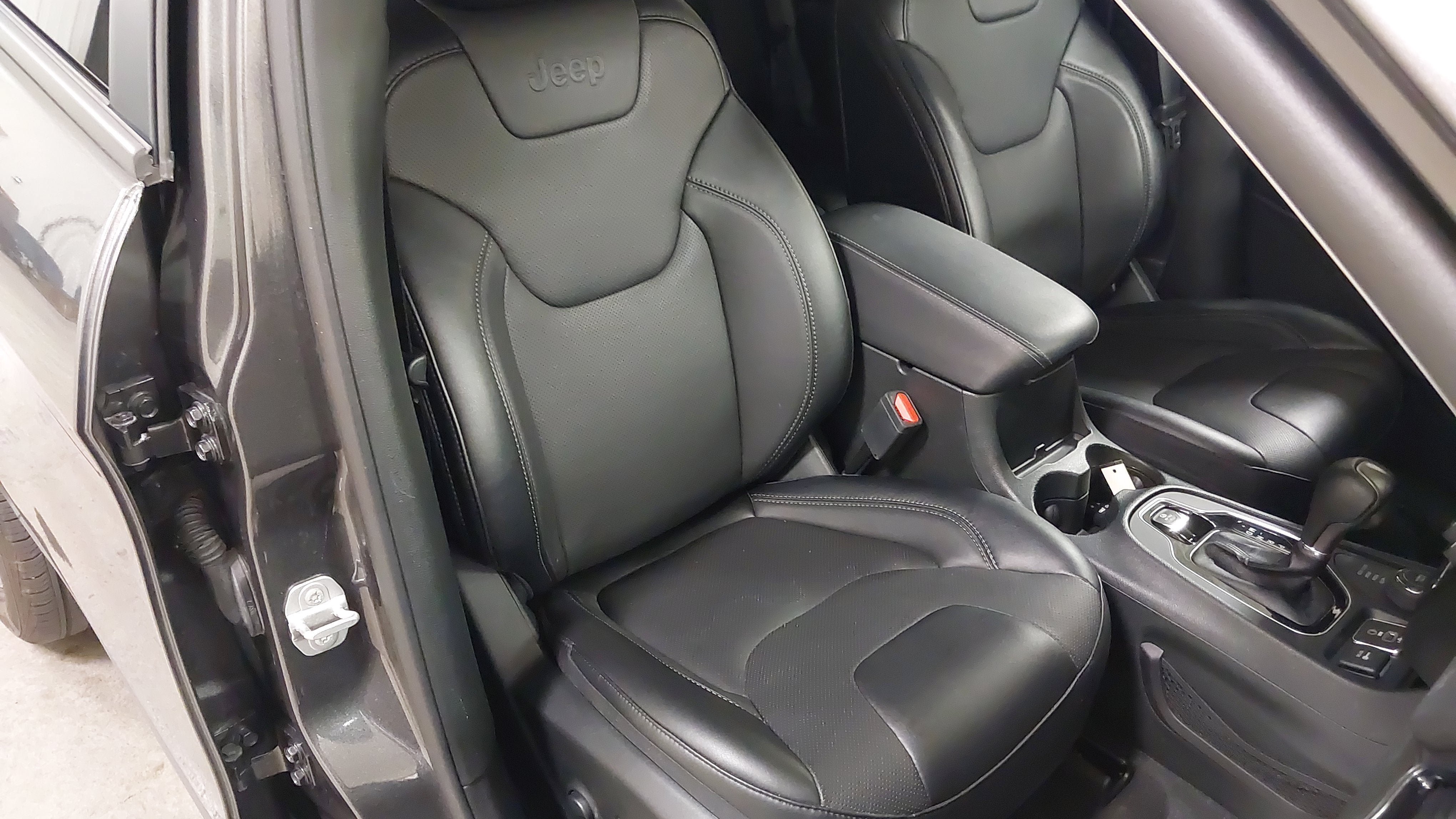 Used 2022 Jeep Cherokee Limited AWD/4WD image 27