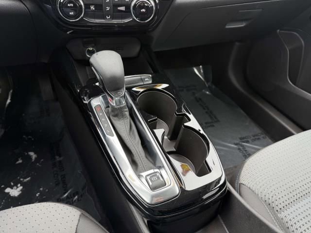 Used 2025 Chevrolet Trax LT image 28
