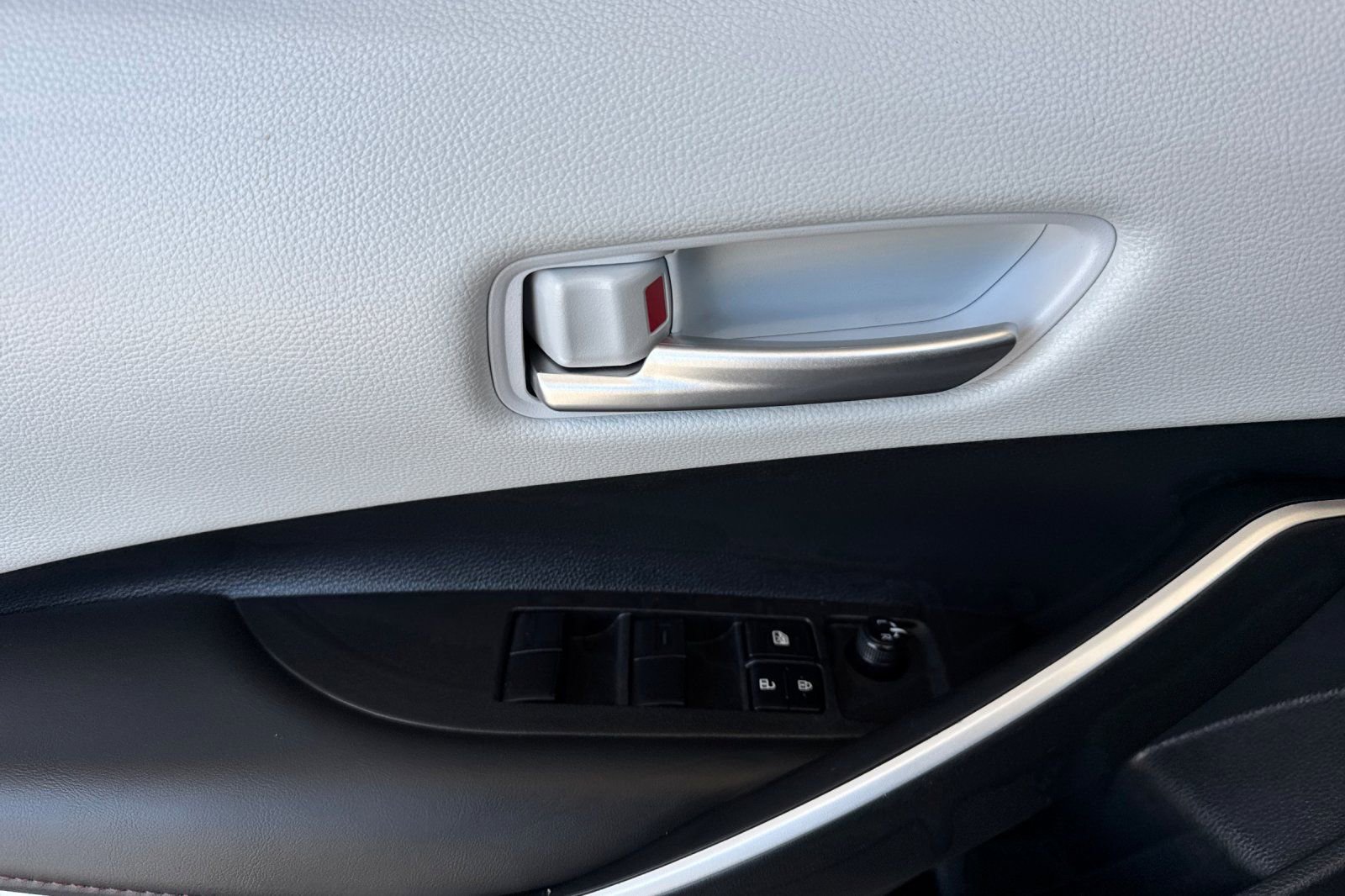 Used 2025 Toyota Corolla SE image 11